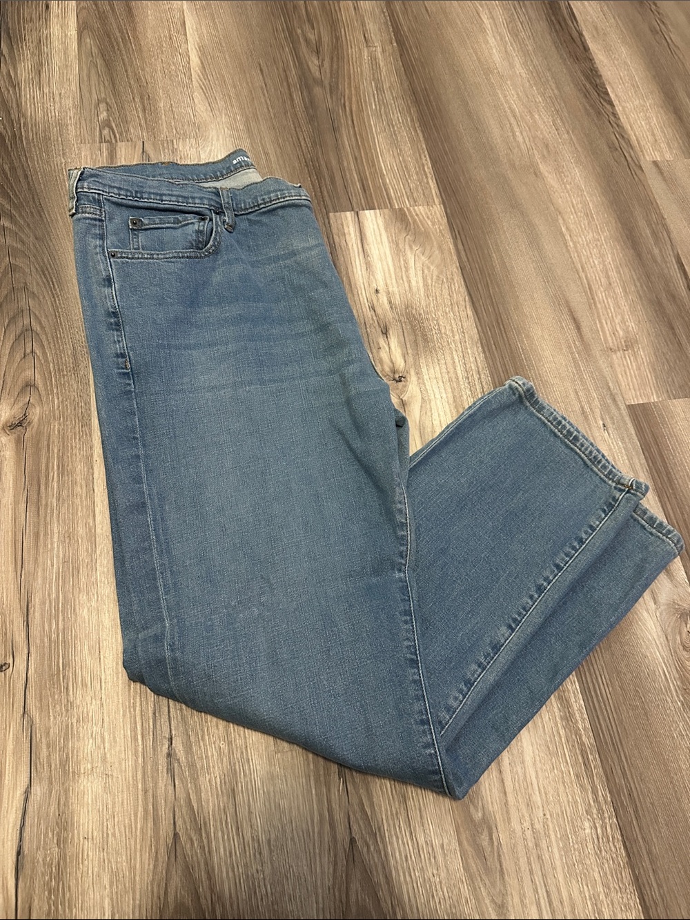 Amazon Essentials Men's Light Blue Straight Jeans
